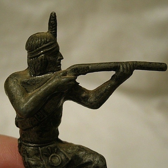 2 vintage Lone Star England Metal Indian Figures - Picture 7 of 8